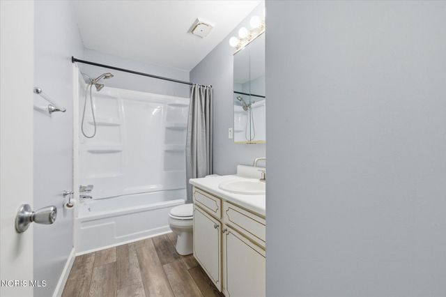 3716 Lakepointe Drive, Northwood, OH 43619