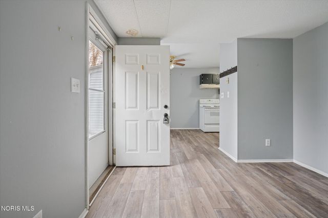 3716 Lakepointe Drive, Northwood, OH 43619