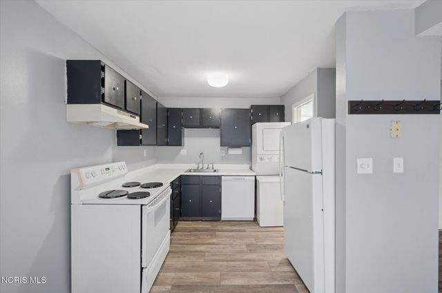 3716 Lakepointe Drive, Northwood, OH 43619
