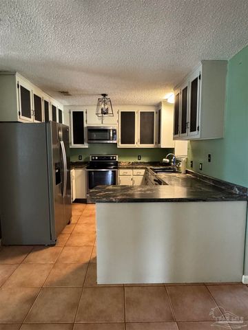 4400 Mundy Ln, Pace, FL 32571