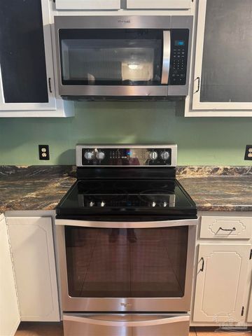 4400 Mundy Ln, Pace, FL 32571