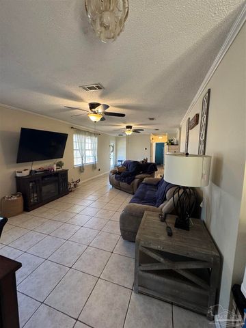 4400 Mundy Ln, Pace, FL 32571