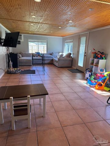 4400 Mundy Ln, Pace, FL 32571