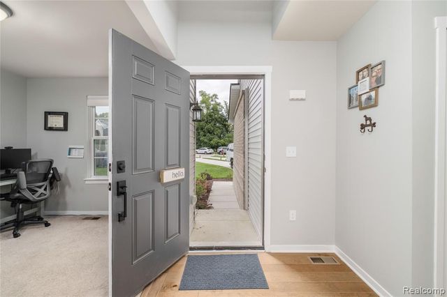 8740 Oak Ridge Trail, Westland, MI 48185