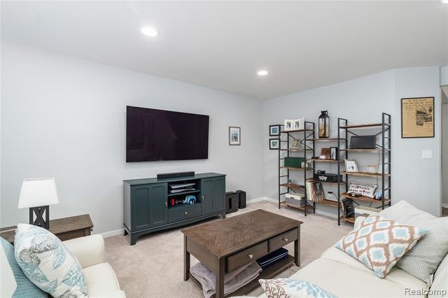 8740 Oak Ridge Trail, Westland, MI 48185