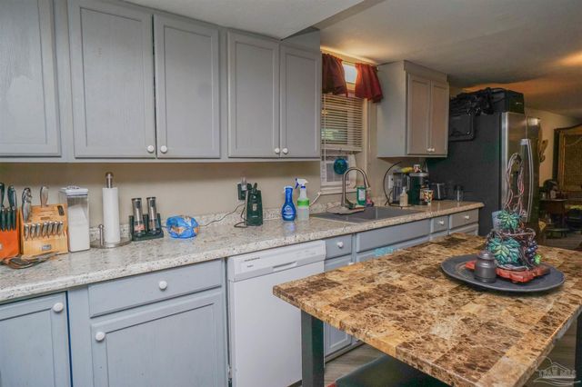 4349 Lindsey Ln, Pace, FL 32571