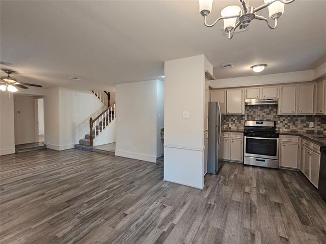 80 Fallenstone Drive, The Woodlands, TX 77381