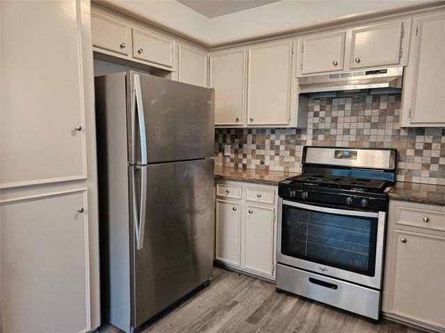 80 Fallenstone Drive, The Woodlands, TX 77381