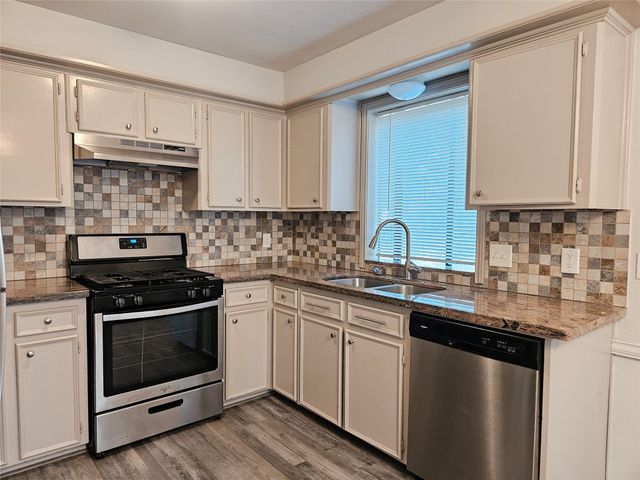 80 Fallenstone Drive, The Woodlands, TX 77381