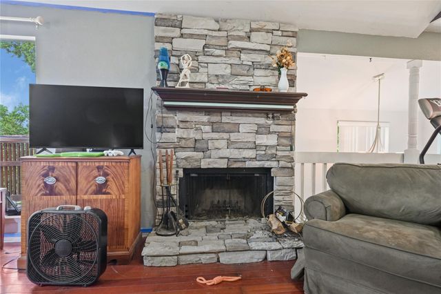 107 Harbour Town Lane, Conroe, TX 77356