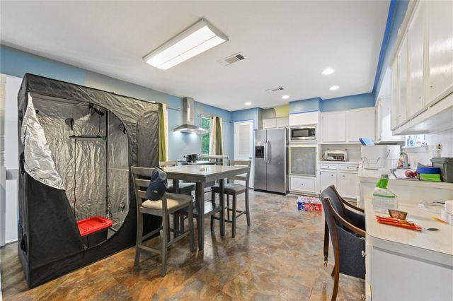 107 Harbour Town Lane, Conroe, TX 77356