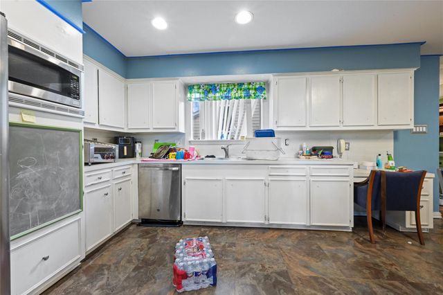 107 Harbour Town Lane, Conroe, TX 77356