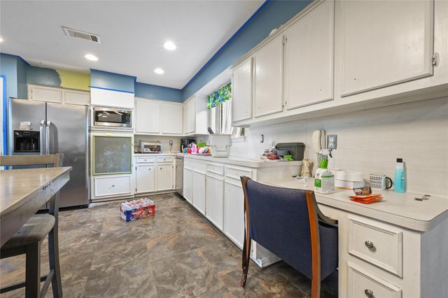 107 Harbour Town Lane, Conroe, TX 77356