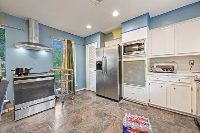 107 Harbour Town Lane, Conroe, TX 77356