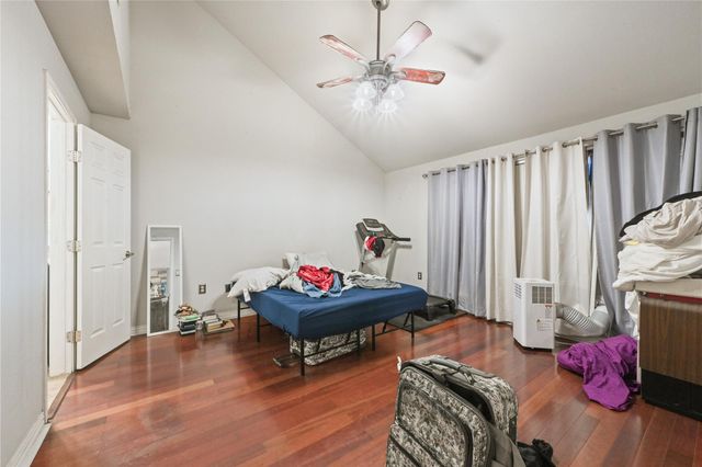 107 Harbour Town Lane, Conroe, TX 77356