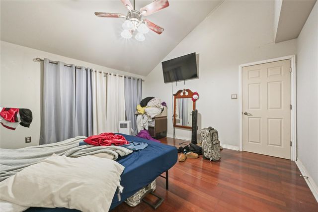 107 Harbour Town Lane, Conroe, TX 77356
