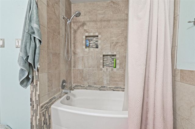 107 Harbour Town Lane, Conroe, TX 77356