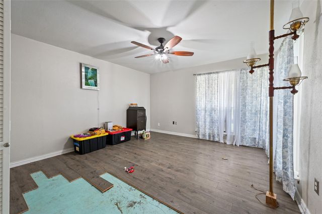 107 Harbour Town Lane, Conroe, TX 77356