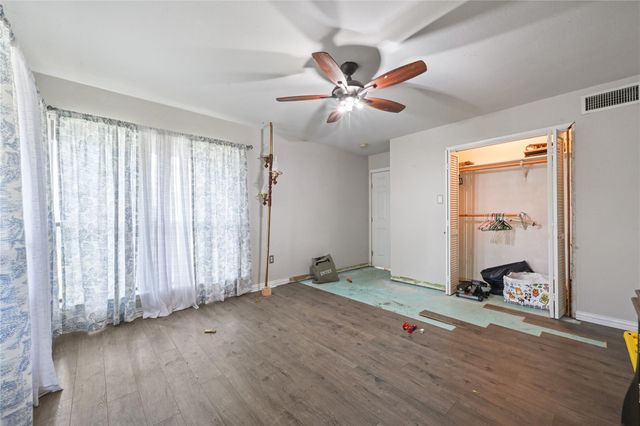 107 Harbour Town Lane, Conroe, TX 77356