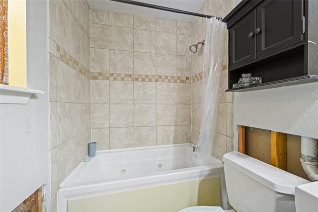 107 Harbour Town Lane, Conroe, TX 77356