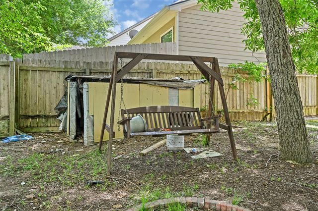 107 Harbour Town Lane, Conroe, TX 77356