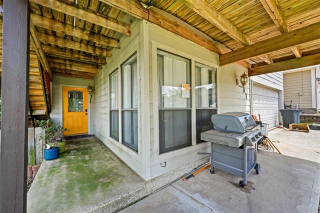 107 Harbour Town Lane, Conroe, TX 77356