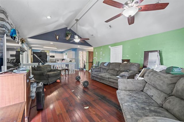 107 Harbour Town Lane, Conroe, TX 77356
