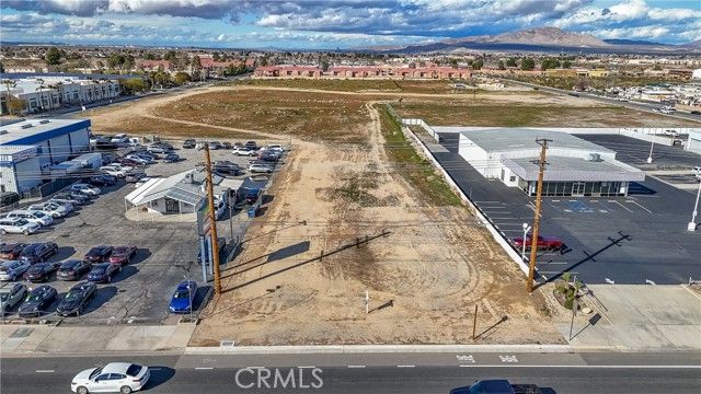 28 Palmdale Road, Victorville, CA 92392