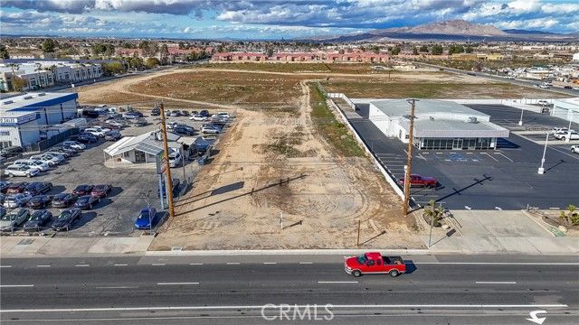28 Palmdale Road, Victorville, CA 92392