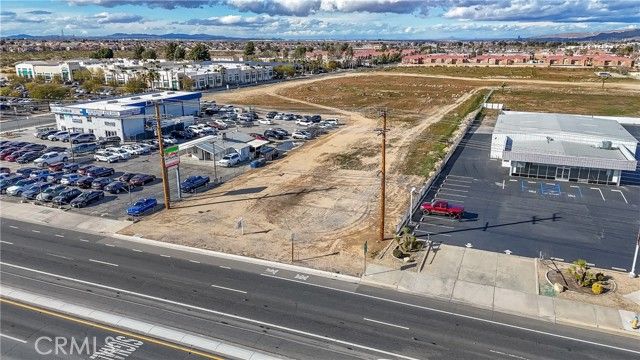 28 Palmdale Road, Victorville, CA 92392