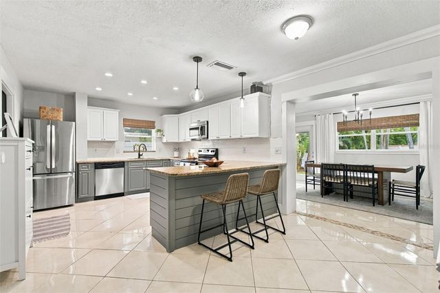 5601 15TH AVENUE N, St Petersburg, FL 33710