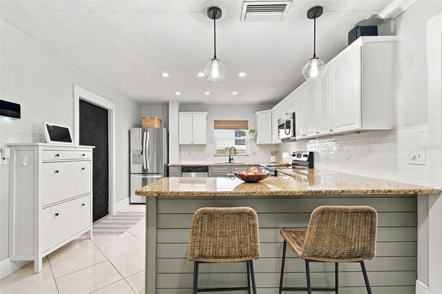 5601 15TH AVENUE N, St Petersburg, FL 33710