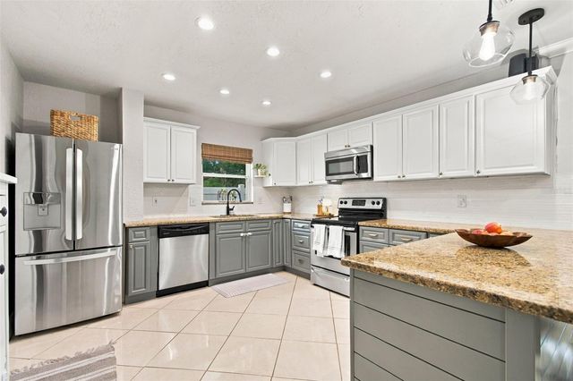 5601 15TH AVENUE N, St Petersburg, FL 33710