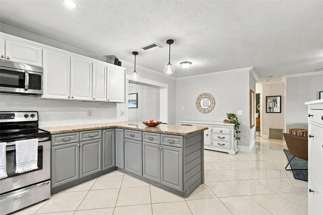 5601 15TH AVENUE N, St Petersburg, FL 33710