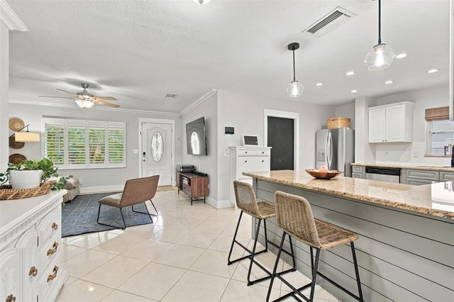 5601 15TH AVENUE N, St Petersburg, FL 33710