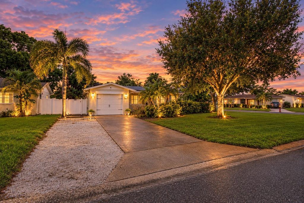 5601 15TH AVENUE N, St Petersburg, FL 33710