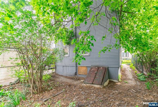 11 Sunset Avenue, Newark, NJ 07106