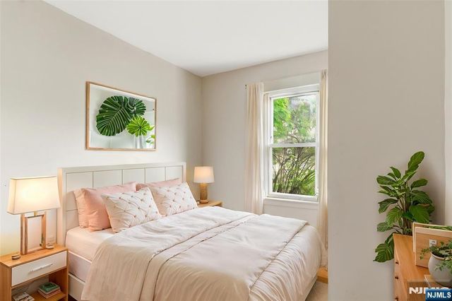 11 Sunset Avenue, Newark, NJ 07106