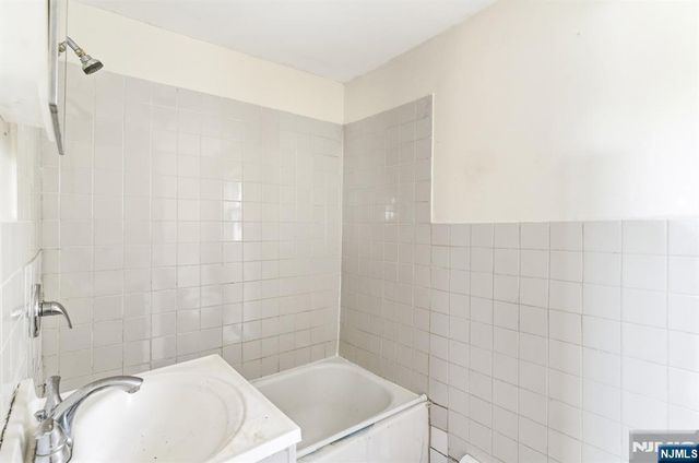 11 Sunset Avenue, Newark, NJ 07106
