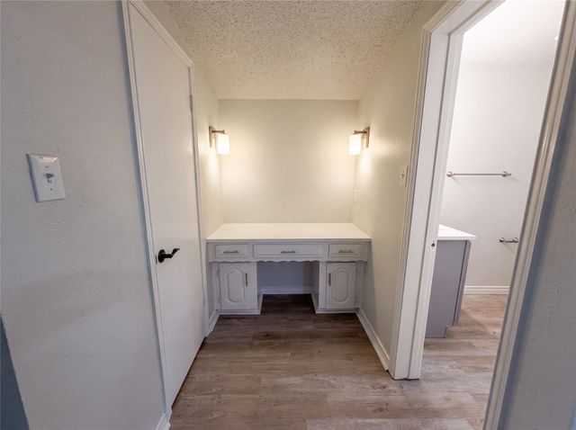 304 Brook Hollow Drive, Desoto, TX 75115