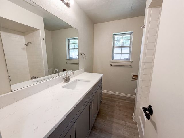 304 Brook Hollow Drive, Desoto, TX 75115