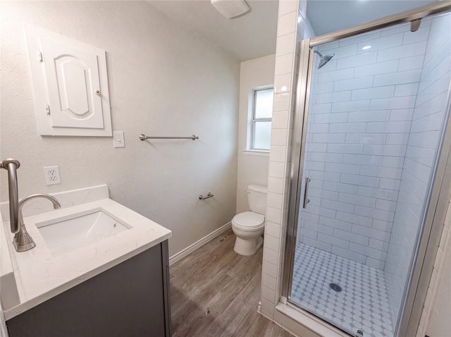 304 Brook Hollow Drive, Desoto, TX 75115