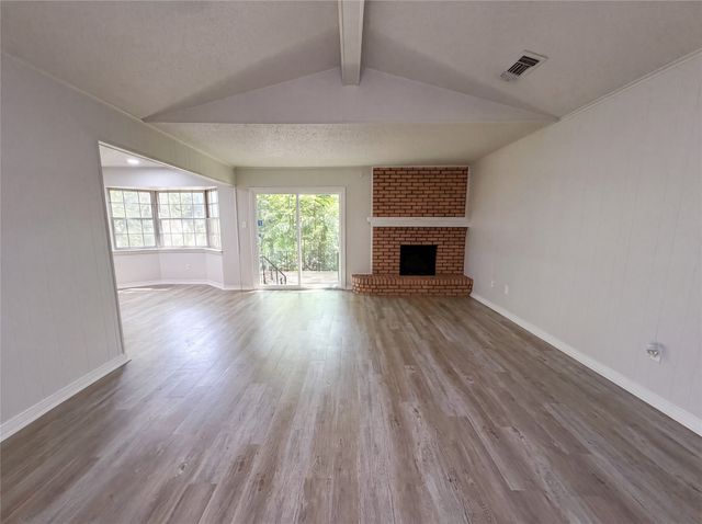 304 Brook Hollow Drive, Desoto, TX 75115