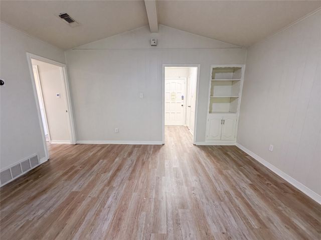304 Brook Hollow Drive, Desoto, TX 75115