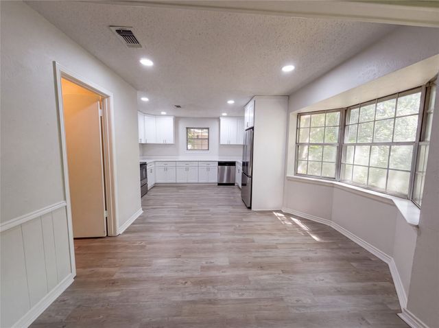 304 Brook Hollow Drive, Desoto, TX 75115