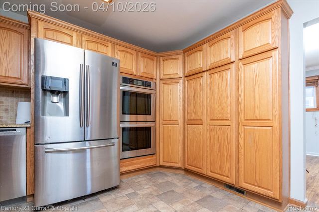 22223 Military Street, Dearborn, MI 48124