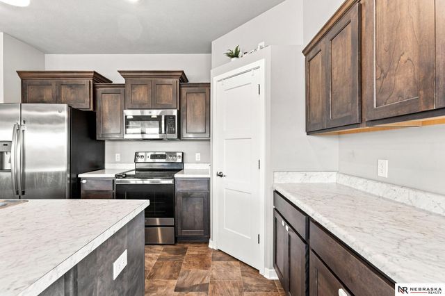 11705 S 113th Street, Papillion, NE 68046