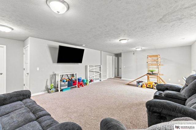 11705 S 113th Street, Papillion, NE 68046