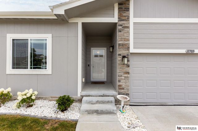 11705 S 113th Street, Papillion, NE 68046