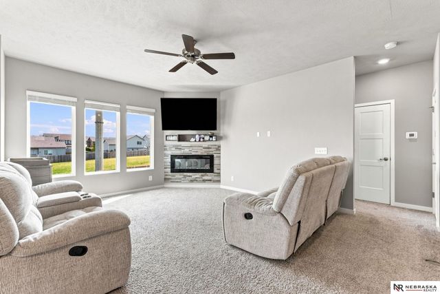 11705 S 113th Street, Papillion, NE 68046
